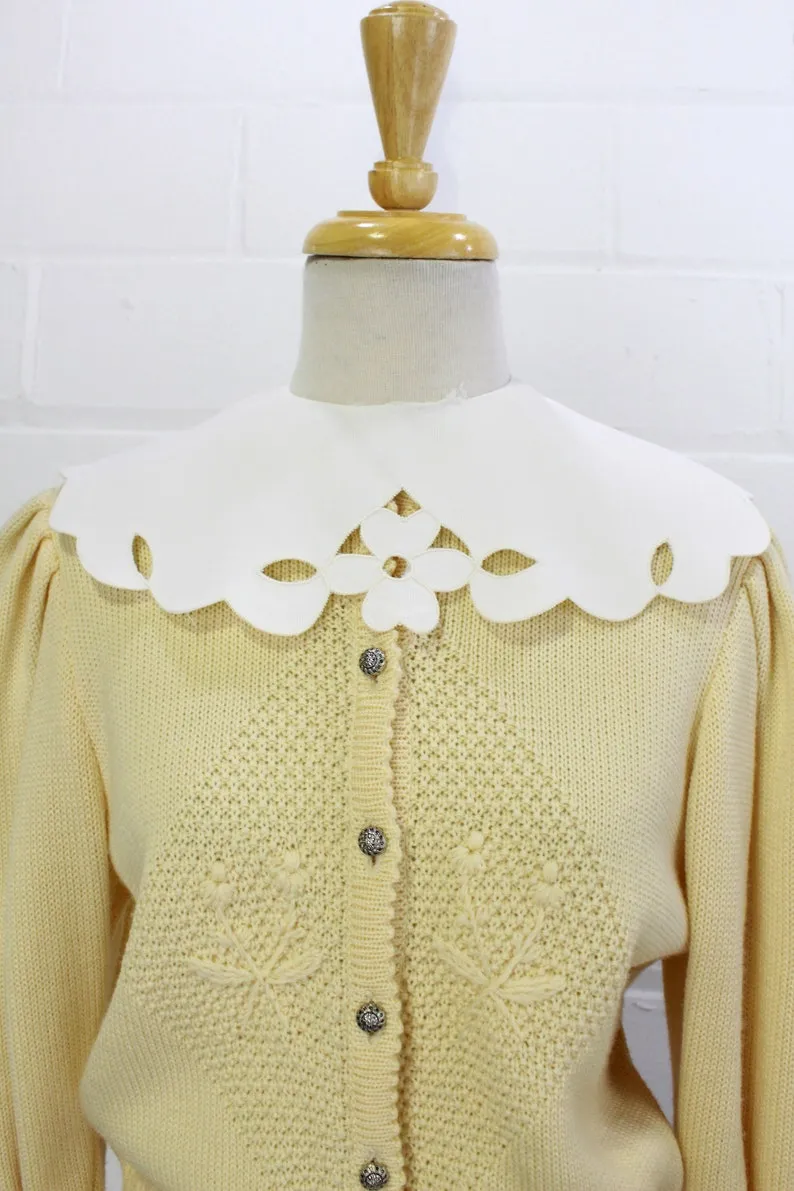 1950s Detachable Collar, Scalloped Edge and Flower Cutwork Embroidery