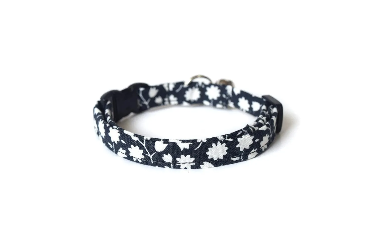 Black & White Floral Cat Collar