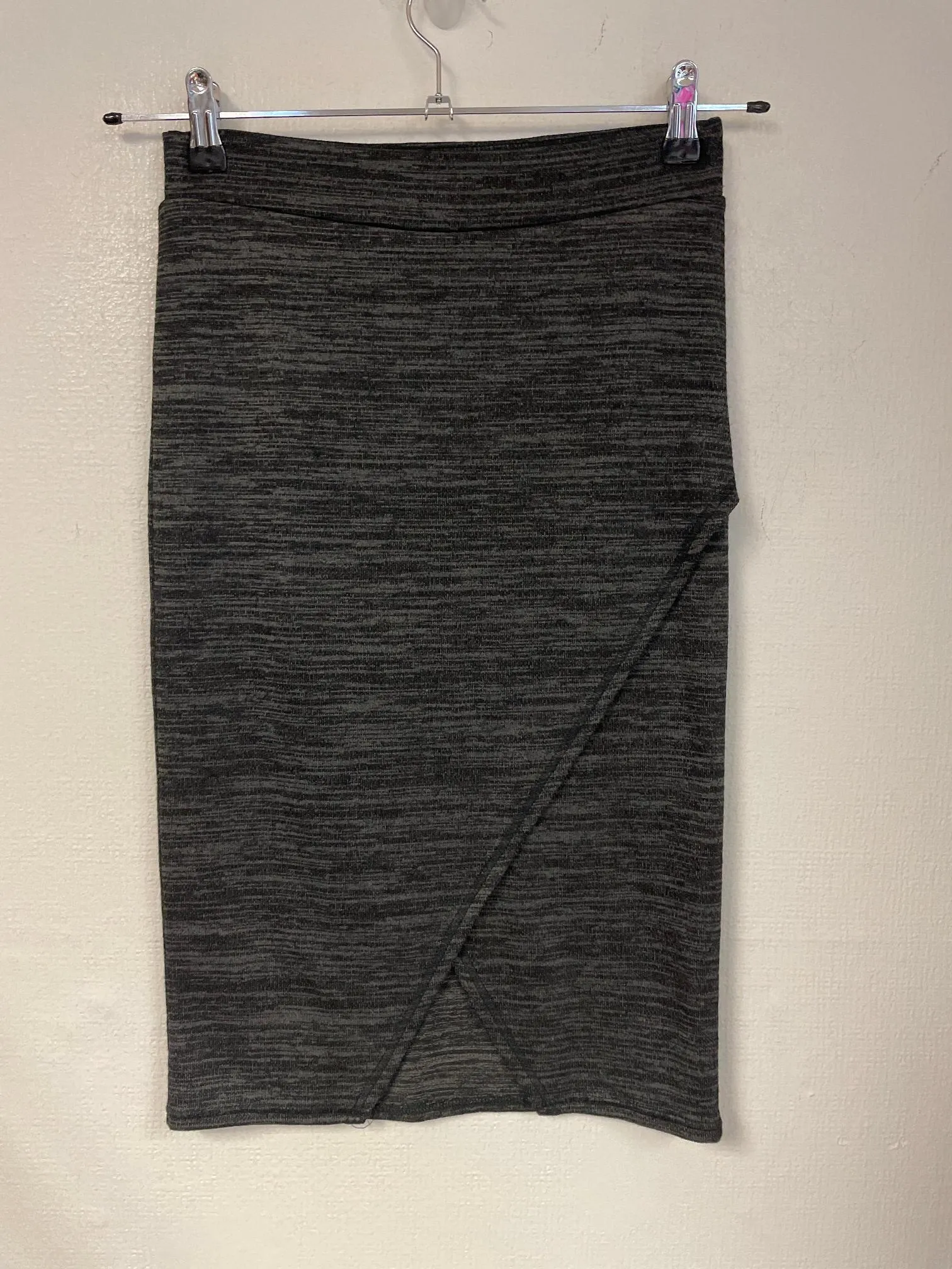 Black and grey pencil skirt, TU, Size 10 (Viscose, Elastane, Polyester)