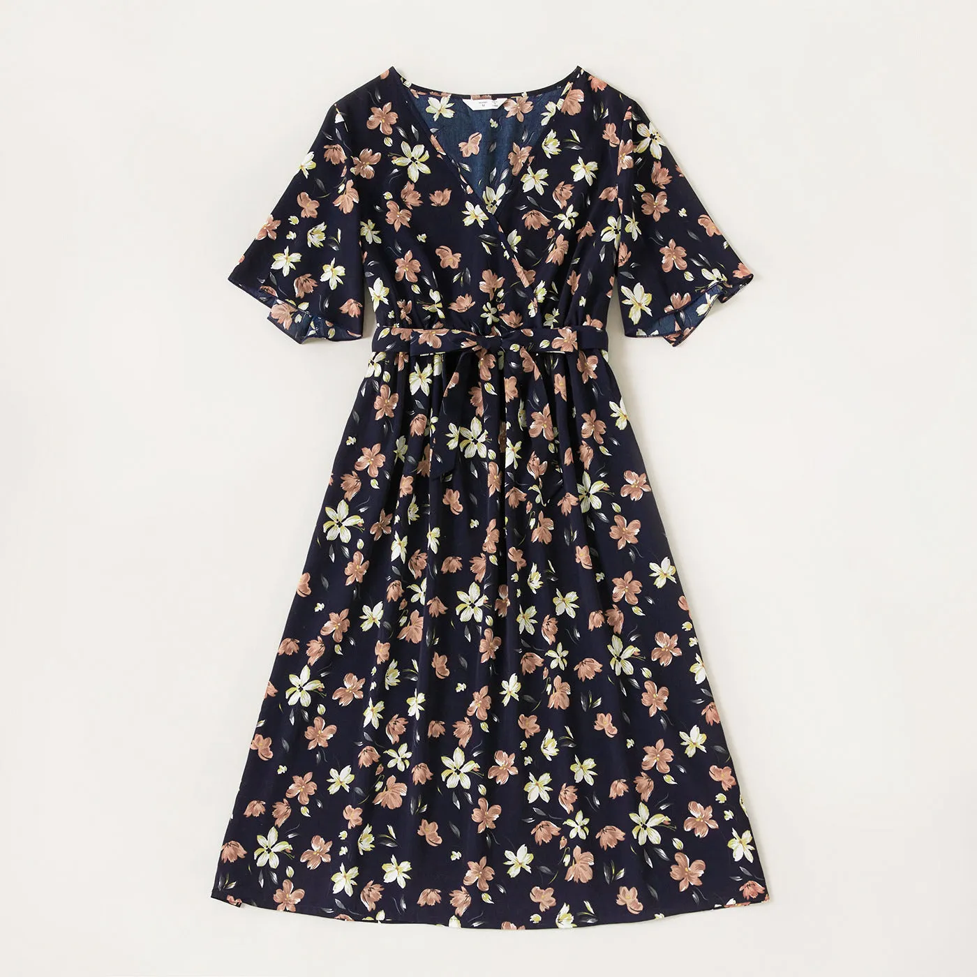 Family Matching Allover Floral Print Short Sleeve Dresses and Short-sleeve Shirts Sets