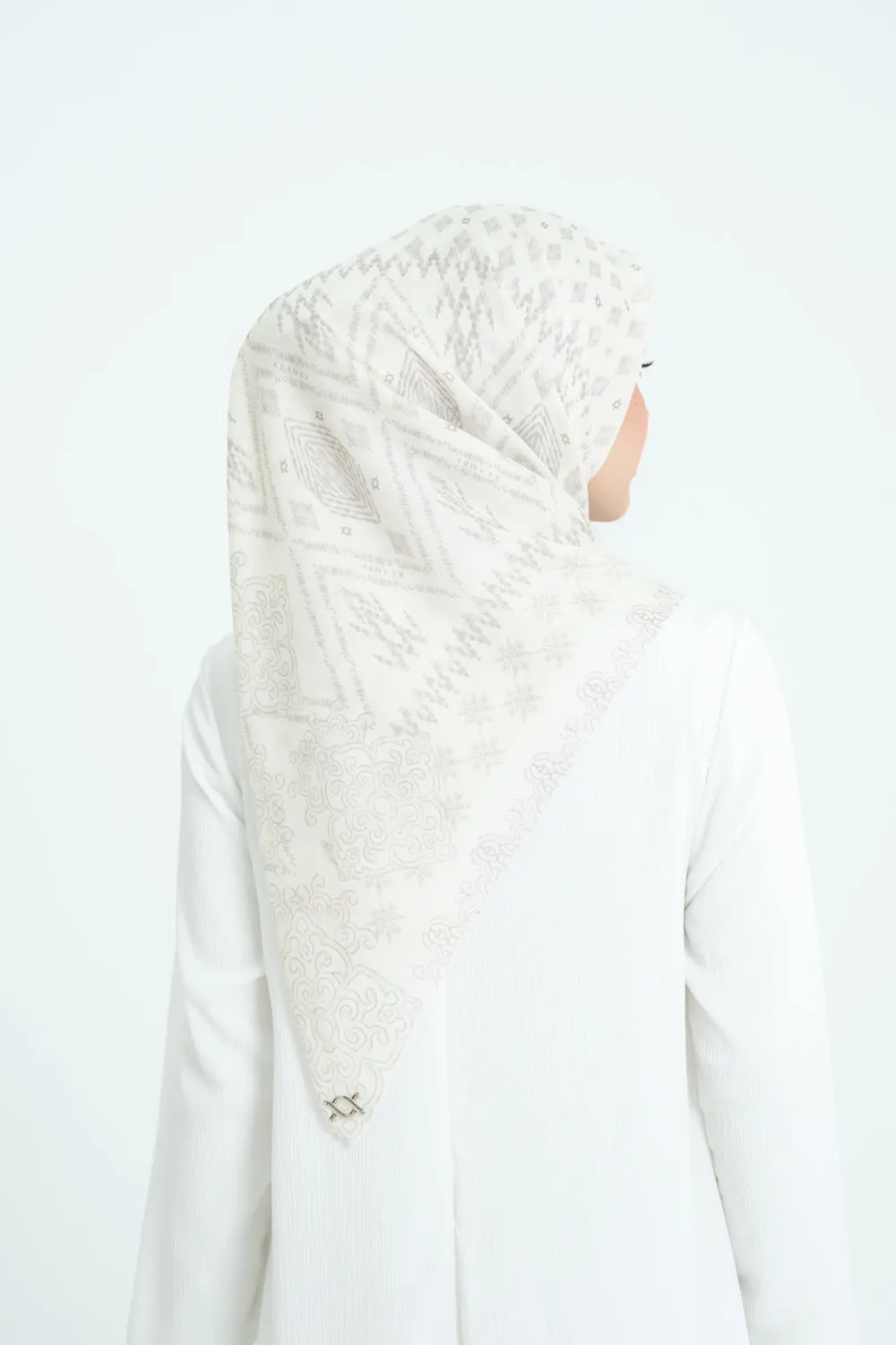 Tapis Scarf Extended Color White Clay